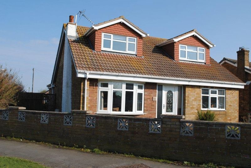4 bed Detached for sale in Grimsby Mouseprice