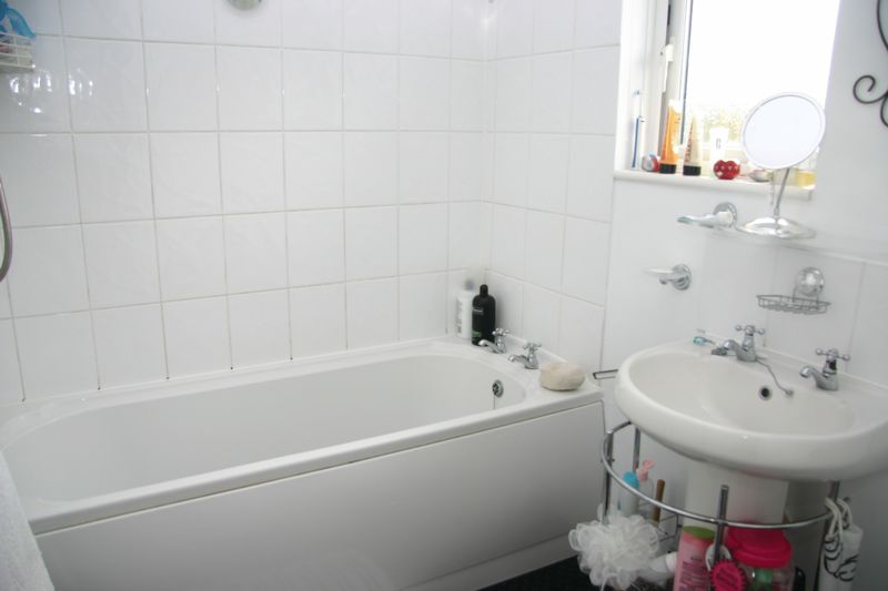 4 bed Detached for sale in Fareham Mouseprice